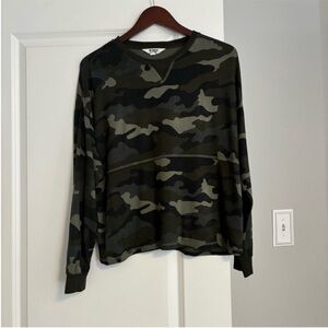 Evereve BB Dakota ‘Nothing to See Here’ Green Camo Top